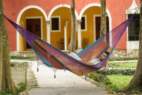 Outdoor undercover cotton Mayan Legacy hammock with hand crocheted tassels King Size Colorina - Image 4