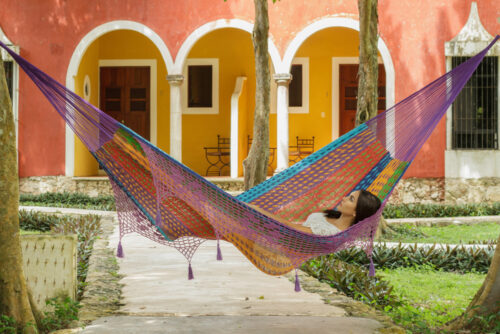 Outdoor undercover cotton Mayan Legacy hammock with hand crocheted tassels King Size Colorina - Image 7