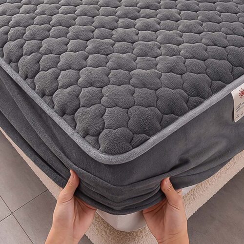 Grey 153cm Wide Mattress Cover Thick Quilted Fleece Stretchable Clover Bed Spread Sheet Protector with Pillow Covers - Image 5