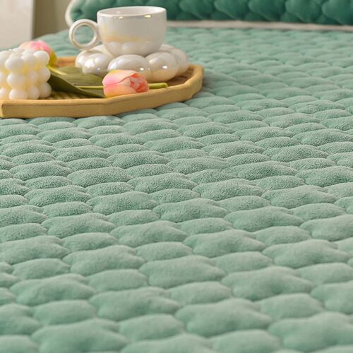 Green 183cm Wide Mattress Cover Thick Quilted Fleece Stretchable Clover Bed Spread Sheet Protector with Pillow Covers - Image 4