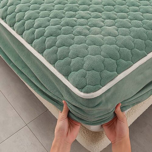 2x Green 153cm Wide Mattress Cover Thick Quilted Fleece Stretchable Clover Bed Spread Sheet Protector with Pillow Covers - Image 5
