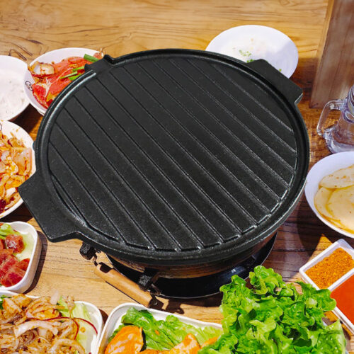 30CM Round Cast Iron Korean BBQ Grill Plate with Handles Drip Lip - Image 6