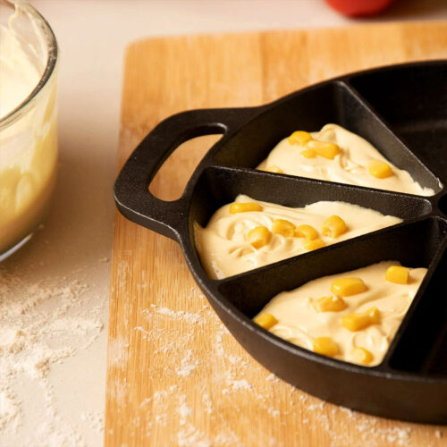 2x 21.5CM Round Cast Iron Baking Wedge Pan Cornbread Cake 8-Slice Baking Dish with Handle - Image 7