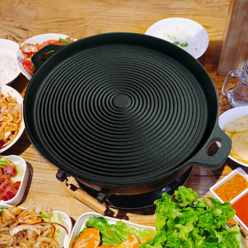 35cm Round Ribbed Cast Iron Frying Pan Skillet Steak Sizzle Platter with Handle - Image 2